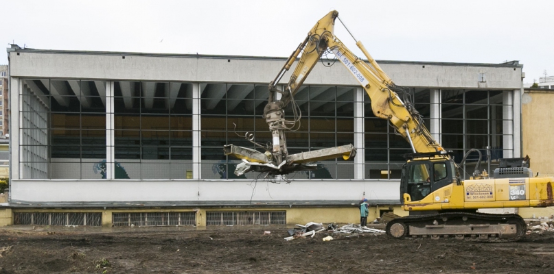 Burzenie Astorii. Fot. Jacek Nowacki