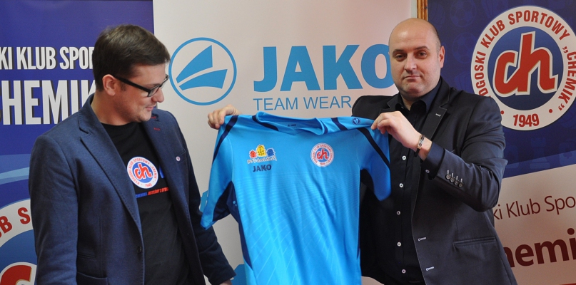 Michał Sztybel (Chemik) i Szymon Kowalik (JAKO). Materiał Chemika Bydgoszcz