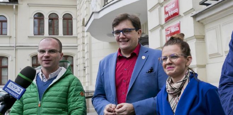 Radny Jakub Mikołajczak (PO) i szefowie koalicyjnych klubów PO i SLD w Radzie Miasta Monika Matowska i Ireneusz Nitkiewicz. Fot. Jacek Nowacki