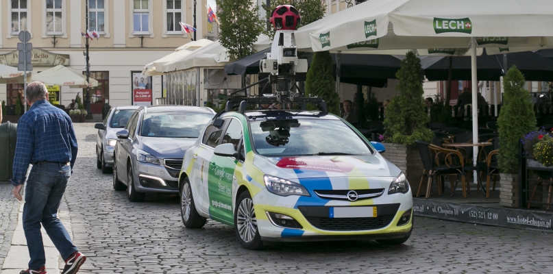 Opel firmy Google na Starym Rynku. Fot. Jacek Nowacki