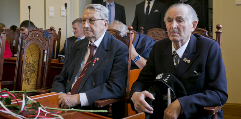 Mjr Alojzy Gładykowski, prezes prezes Światowego Związku Żołnierzy Armii Krajowej, Okręg Bydgoszcz oraz por.  Wacław Legan, prezes Okręgu Wileńsko-Nowogródzkiego Światowego Związku Żołnierzy Armii Krajowej, Okręg  Bydgoszcz. Fot. Jacek Nowacki