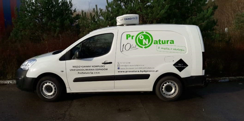 Specjalistyczny pojazd do transportu zwłok zwierząt. Zdjęcie spółki ProNatura