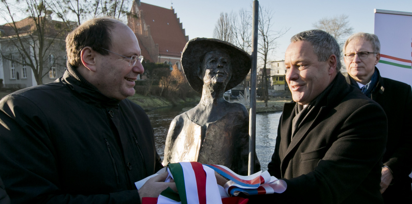 Odsłonięcie rzeźby Flisak hrabiego Czakiego. Fot. Jacek Nowacki