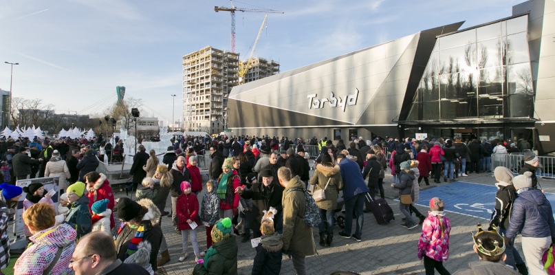 Kolejka przed Torbydem w sobotnie południe. Fot. Jacek Nowacki