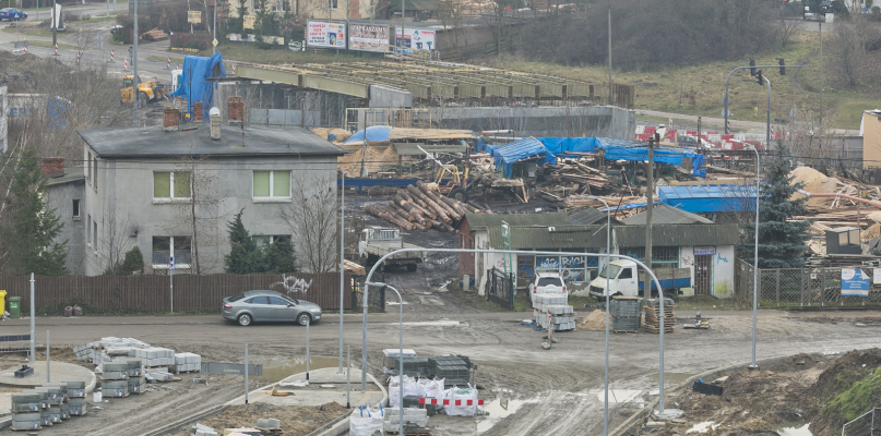 Tartak Bydgoszcz na drodze budowy Trasy Uniwersyteckiej. Fot. Jacek Nowacki