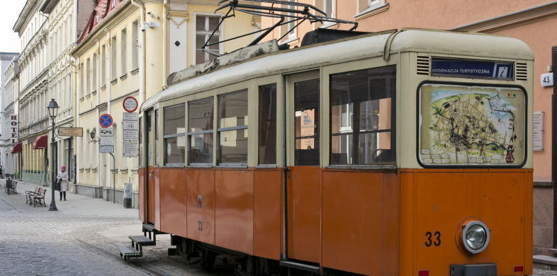 Tramwaj na ulicy Długiej. Fot. Jacek Nowacki