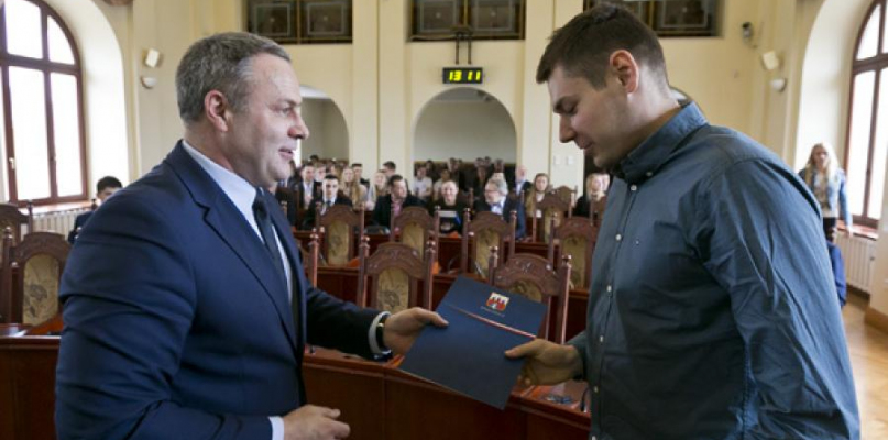 Paweł Wojciechowski odbierał stypendium w ubiegłym roku (na zdjeciu). W tym roku też został stypendystą Bydgoszczy. Fot. Jacek Nowacki