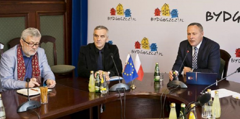 Treść umowy MWiK-u z firmą Markomedia Marcina Kowalskiego jest tajna. Na zdjęciu: Marek Jankowiak, rzecznik MWiK-u, Stanisław Drzewiecki prezes Zarządu MWiK-u i prezydent Rafał Bruski, nadzorujący MWiK. Fot. Jacek Nowacki