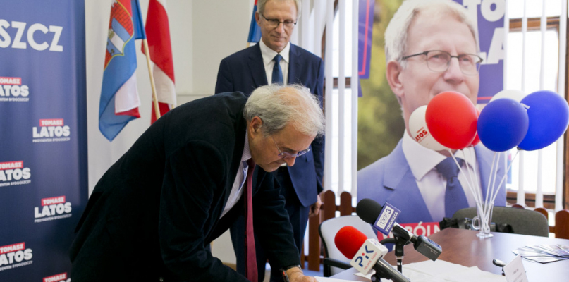 Zdjęcie z podpisania deklaracji poparcia dla Tomasza Latosa i utworzenia Komitetu Honorowego kandydata PiS na prezydenta (14.10.2018)