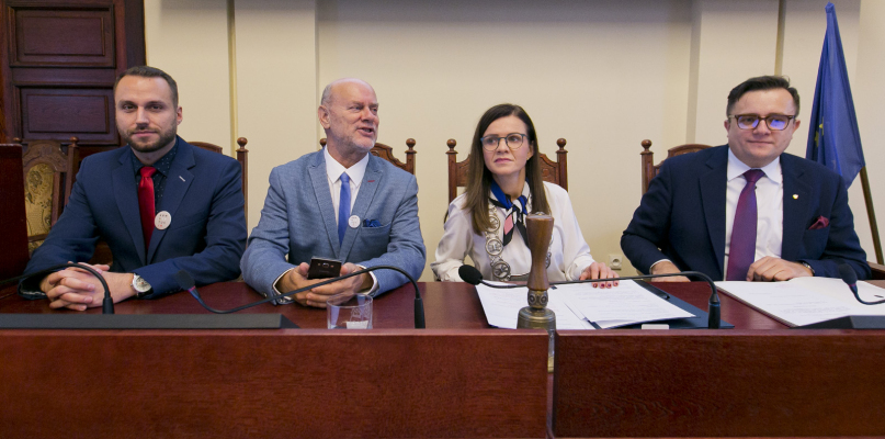 Oni pokierują Radą Miasta Bydgoszczy w latach 2018-2023: Monika Matowska (przewodnicząca) i Szymon Wiłnicki, Lech Zagłoba-Zygler, Ireneusz Nitkiewicz (wiceprzewodniczący). Fot. Jacek Nowacki