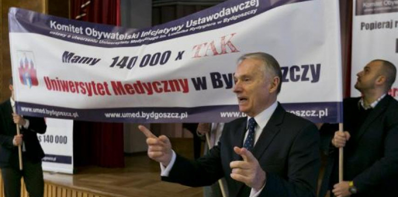 Podsumowanie zbiórki podpisów pod projektem ustawy w poczuciu siły i wielkiego optymizmu odbyło się 4 stycznia 2016 roku w Sali Malinowej Hotelu Pod Orłem.  Fot. Jacek Nowacki