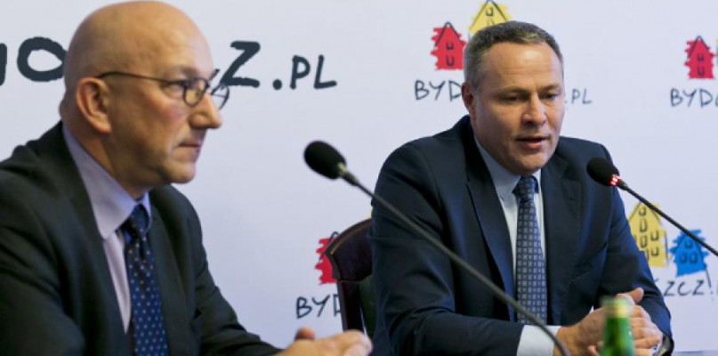 Skarbnik miasta Piotr Tomaszewski i prezydent Rafał Bruski. Fot. Jacek Nowacki