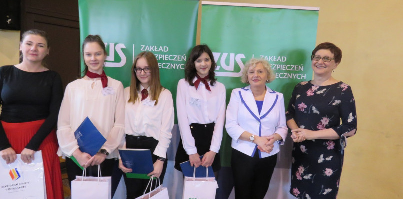Aleksandra Kempa, Weronika Skwierczyńska oraz Weronika Lenczkiewicz - zwycięski zespół I LO