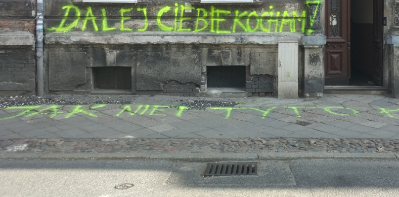 Napis na ścianie