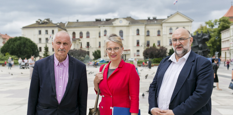 Stefan Pastuszewski, Grażyna Szabelska i Krystian Frelichowski. Fot. Jacek Nowacki