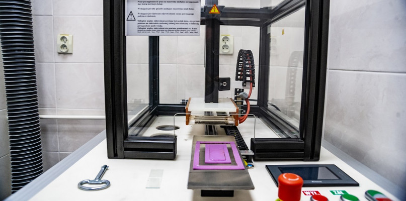 Reaktor plazmy nietermicznej wyładowań barierowych do dezynfekcji i/lub sterylizacji produktów pochodzenia biologicznego. Fot. UTP