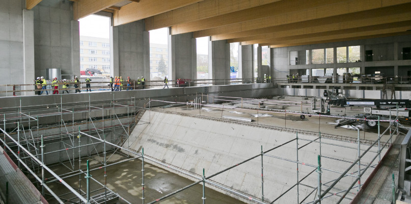 Przy budowie basenu Astoria wszystkie prace stanu surowego zostały ukończone. Fot. Jacek Nowacki