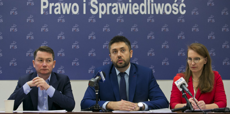 Tomasz Rega, Jarosław Wenderlich i Grażyna Szabelska. Fot. Jacek Nowacki