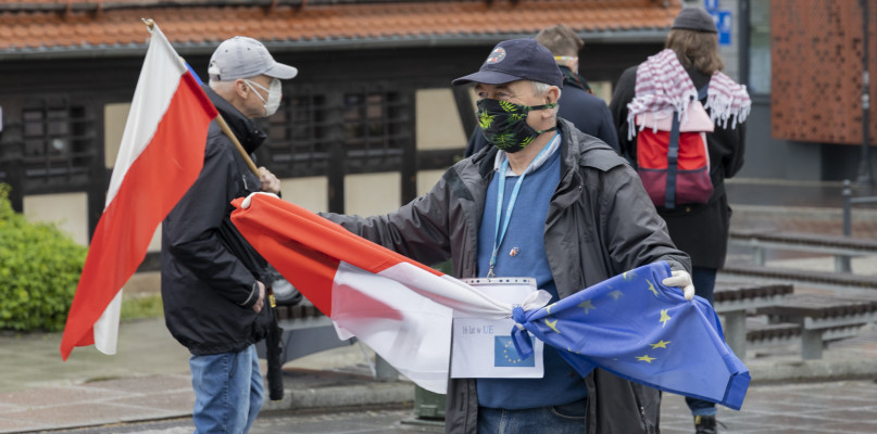 Pierwszomajowy spacer bydgoskiego KOD-u na Mostowej. Fot. Jacek Nowacki