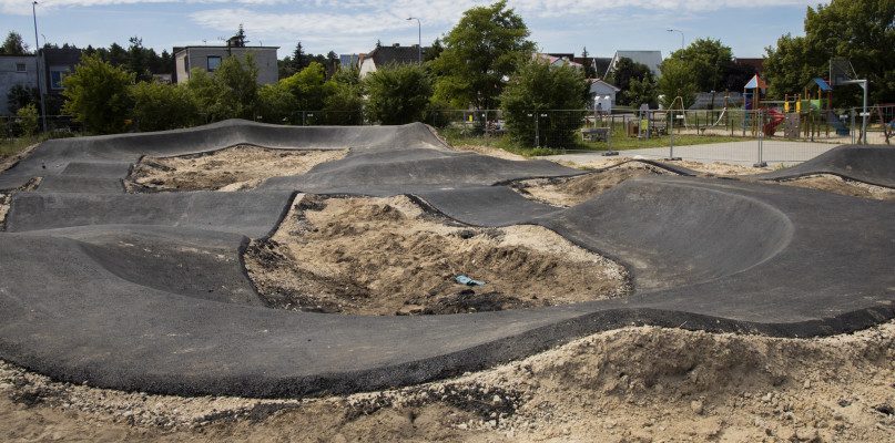 Budowa pumptracku na Miedzyniu. Fot. Jacek Nowacki