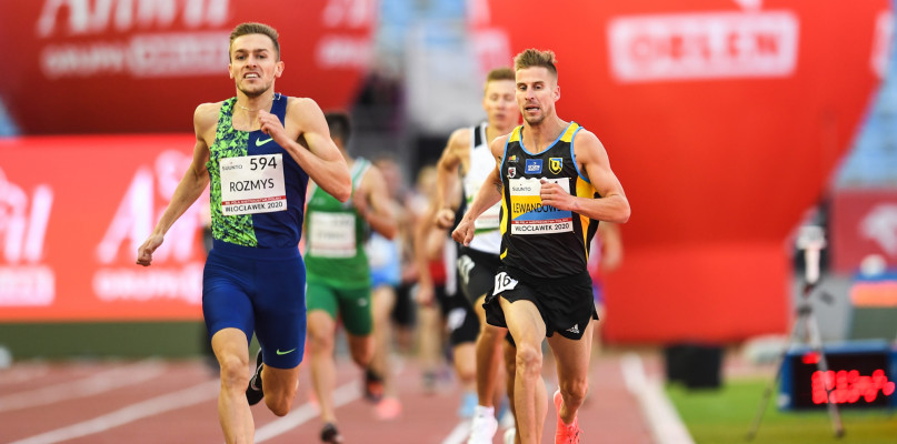 Michał Rozmys i Marcin Lewandowski na finiszu biegu na 1500 m. Fot. Paweł Skraba