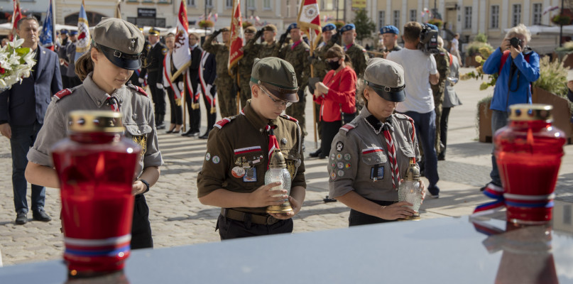 Obchody 81. rocznicy agresji Związku Sowieckiego na Polskę. Stary Rynek - 17.09.2020. Fot. Jacek Nowacki