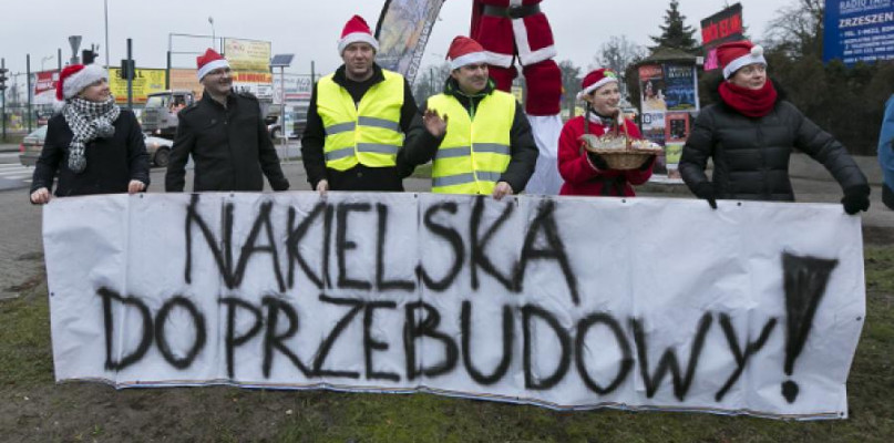 Mieszkańcy Miedzynia, Prądów, Wilczaka i Jarów zorganizowali już wiele akcji i happeningów, by przekonać władze miasta do przebudowy ul. Nakielskiej. Fot. Jacek Nowacki