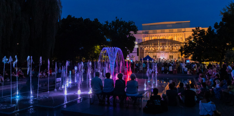 Filharmonia pod gwiazdami - koncert na placu imienia Krzysztofa Pendereckiego. Fot. Jacek Nowacki