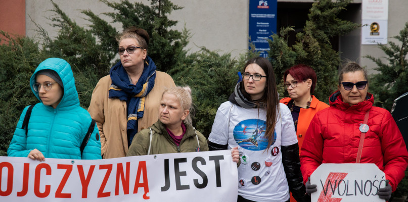 Bydgoski Strajk Kobiet manifestuje pod biurami posłów PiS. Fot. Jacek Nowacki