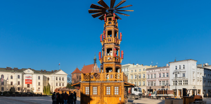 Bydgoski Jarmark Świąteczny instaluje się na Starym Rynku. Fot. Jacek Nowacki